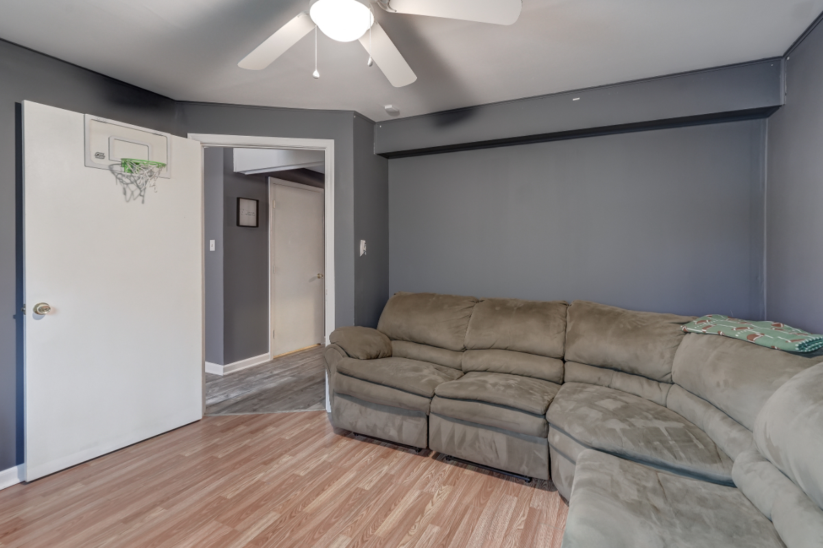 Charming 1-Bedroom Basement Apartment with Modern Amenities - Photo 2