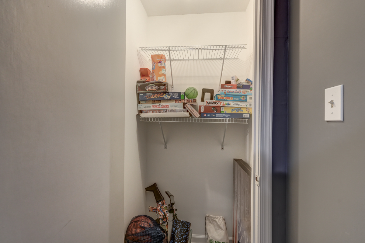 Charming 1-Bedroom Basement Apartment with Modern Amenities - Photo 4