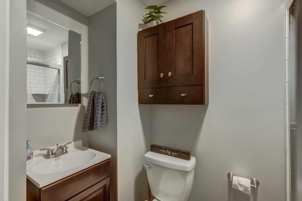 Charming 1-Bedroom Basement Apartment with Modern Amenities - Photo 10