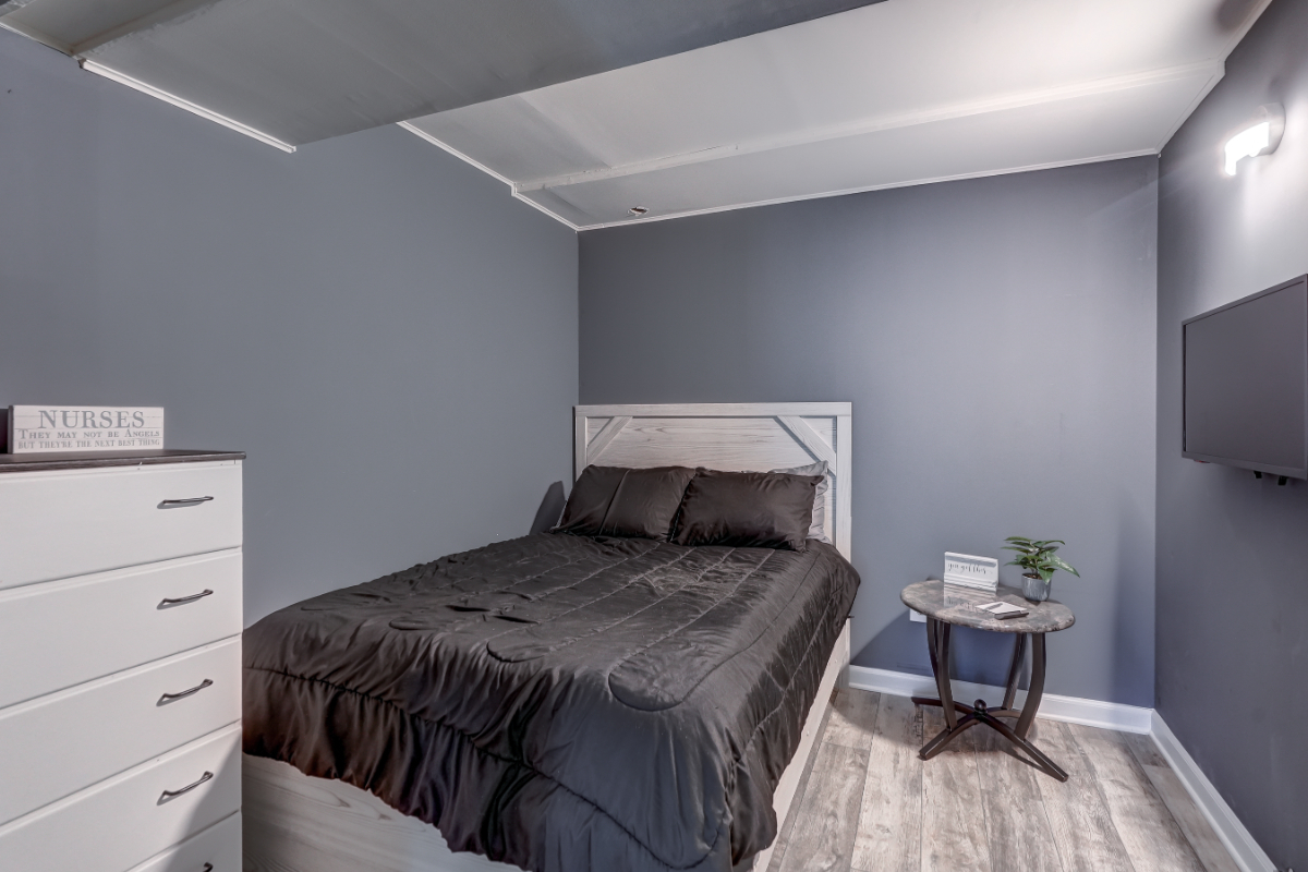 Charming 1-Bedroom Basement Apartment with Modern Amenities - Photo 7