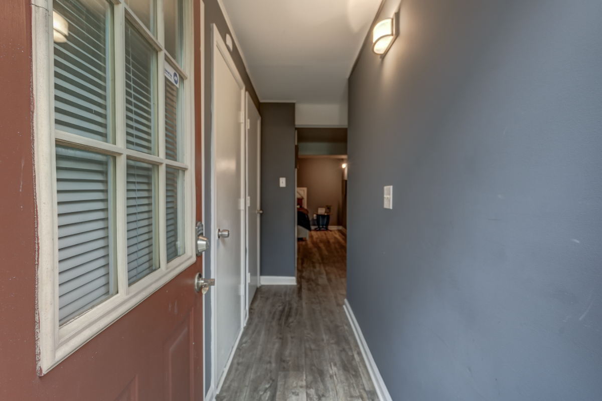 Charming 1-Bedroom Basement Apartment with Modern Amenities - Photo 5