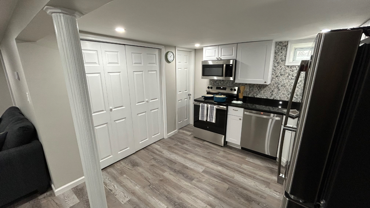 Available May 3, 2027 - NEW 1 Bed 1 Bath CLOSE to Hospitals & Downtown Bay Shore - Photo 2