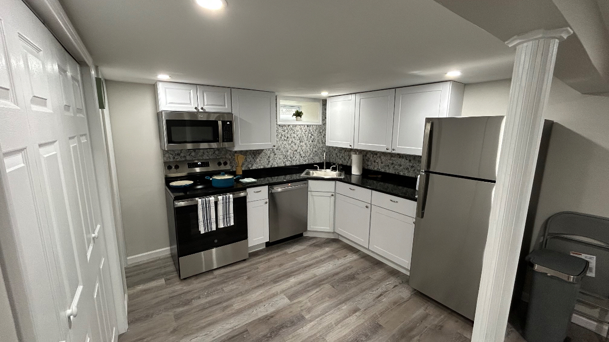Available May 3, 2027 - NEW 1 Bed 1 Bath CLOSE to Hospitals & Downtown Bay Shore - Photo 1