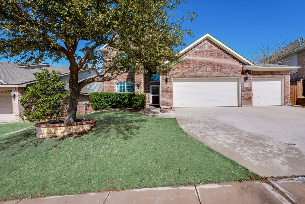 Family Owned & Operated High End Furnished 4 BR 3 Car in Master Planned Community - Photo 2