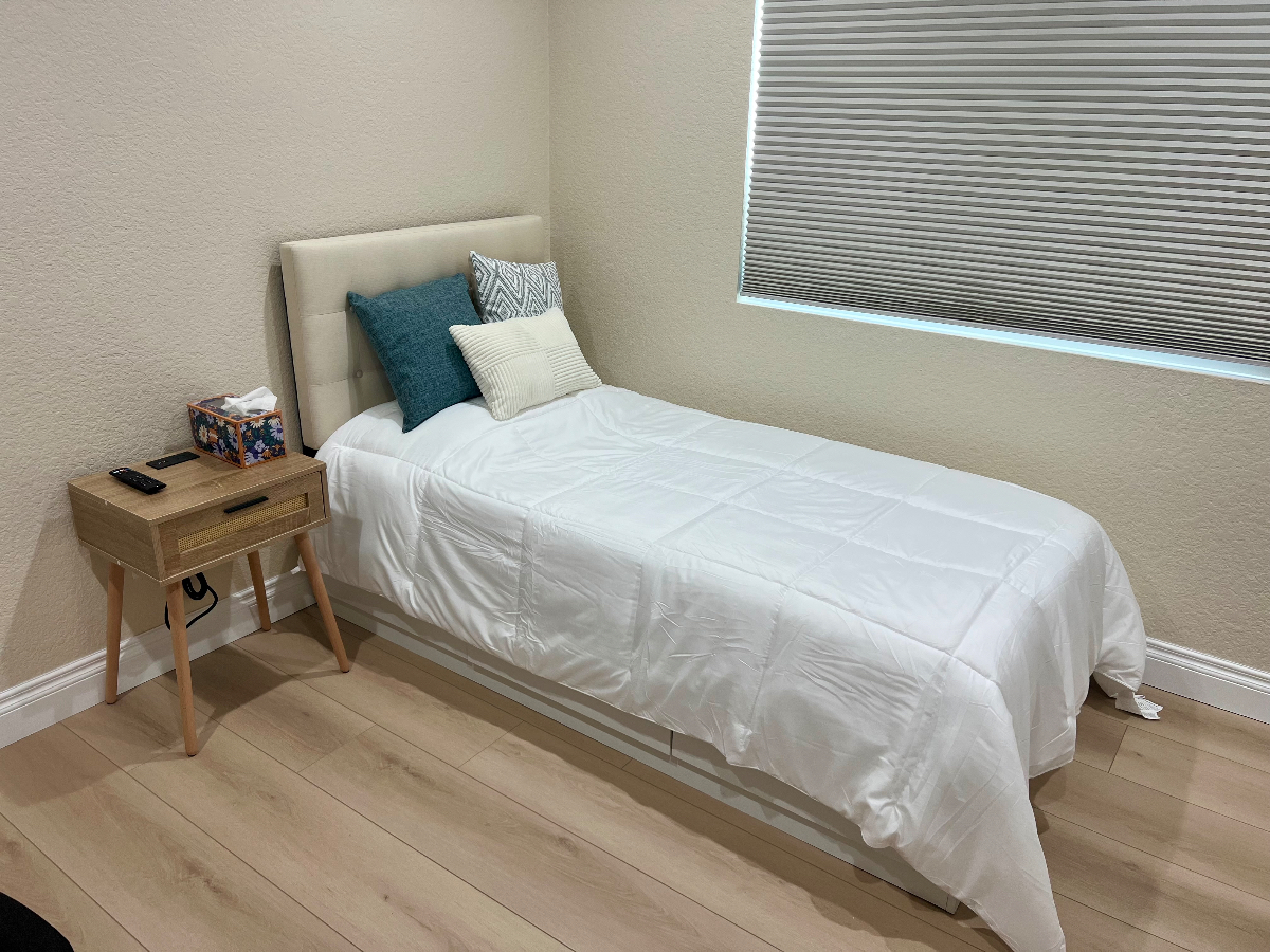 Quiet Private Room in Showridge - Photo 1