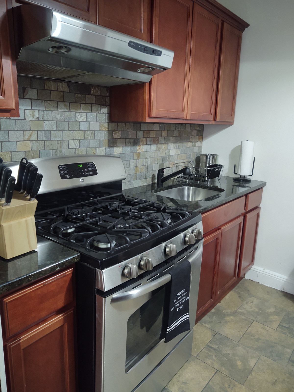 Bed-Stuy 2 Bedroom Near All - Photo 2