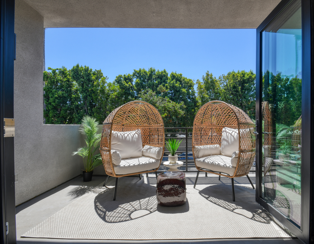 Modern Hollywood Haven - Photo 2