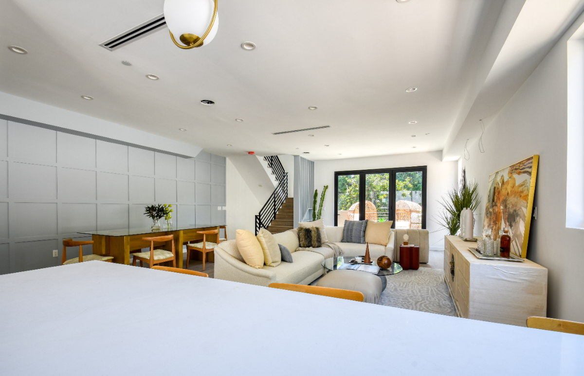 Modern Hollywood Haven - Photo 4
