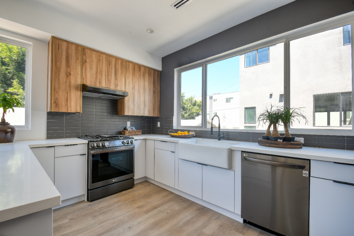 Modern Hollywood Haven - Photo 5