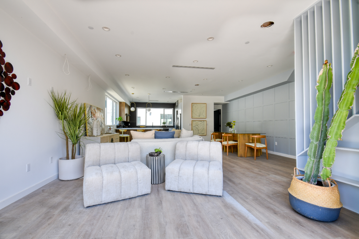 Modern Hollywood Haven - Photo 6