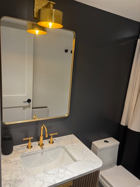 Modern 2 Bedrooms and 2 Bath Apartment - Photo 11