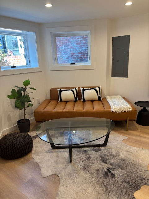 Modern 2 Bedrooms and 2 Bath Apartment - Photo 4
