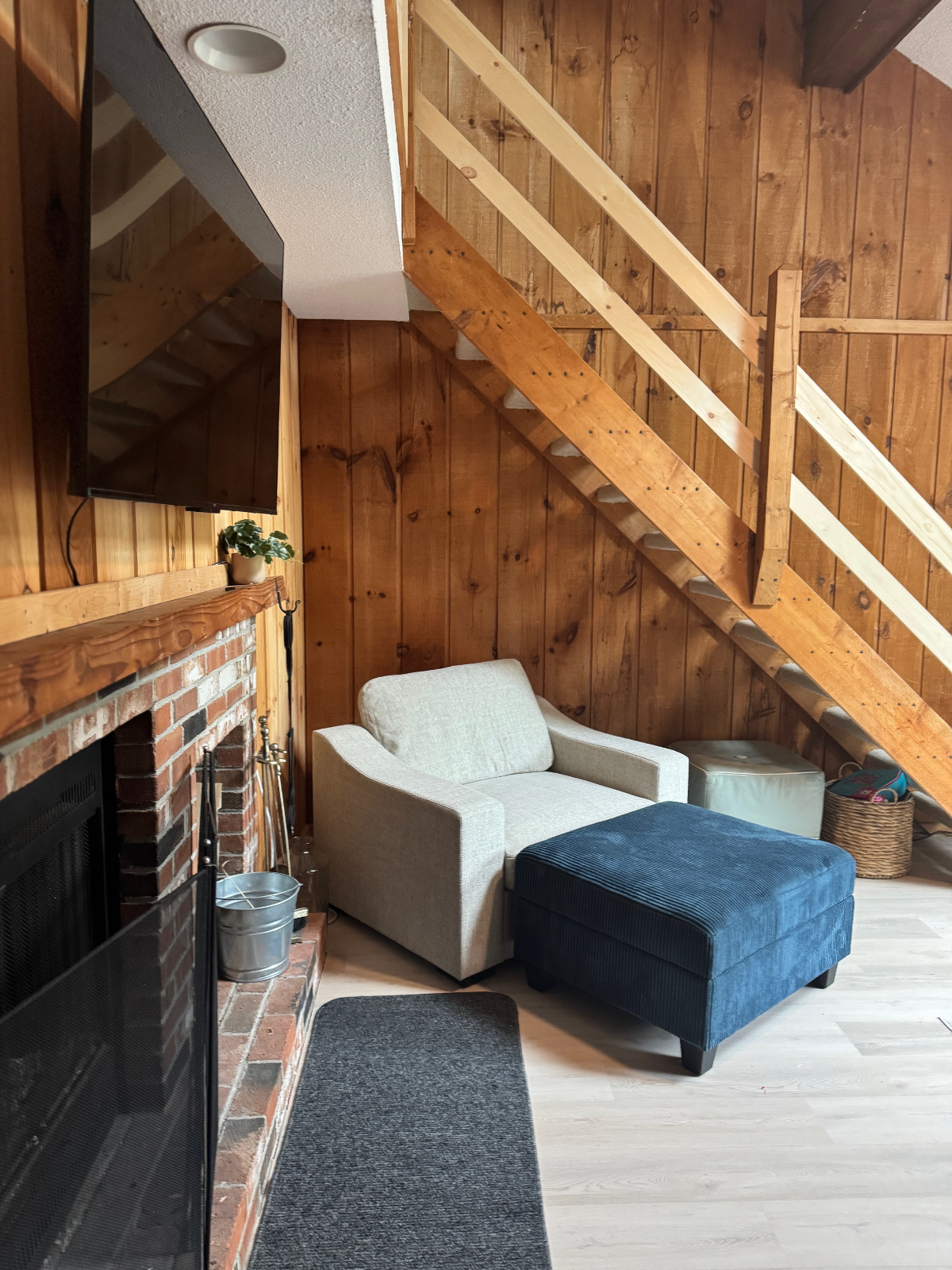 Fully Furnished Dover Green Condo,  Newly Renovated & Available for Monthly Rentals - Photo 7