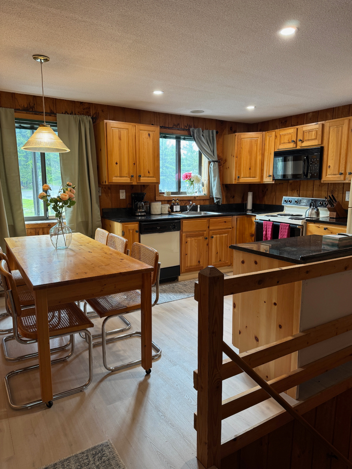 Fully Furnished Dover Green Condo,  Newly Renovated & Available for Monthly Rentals - Photo 12