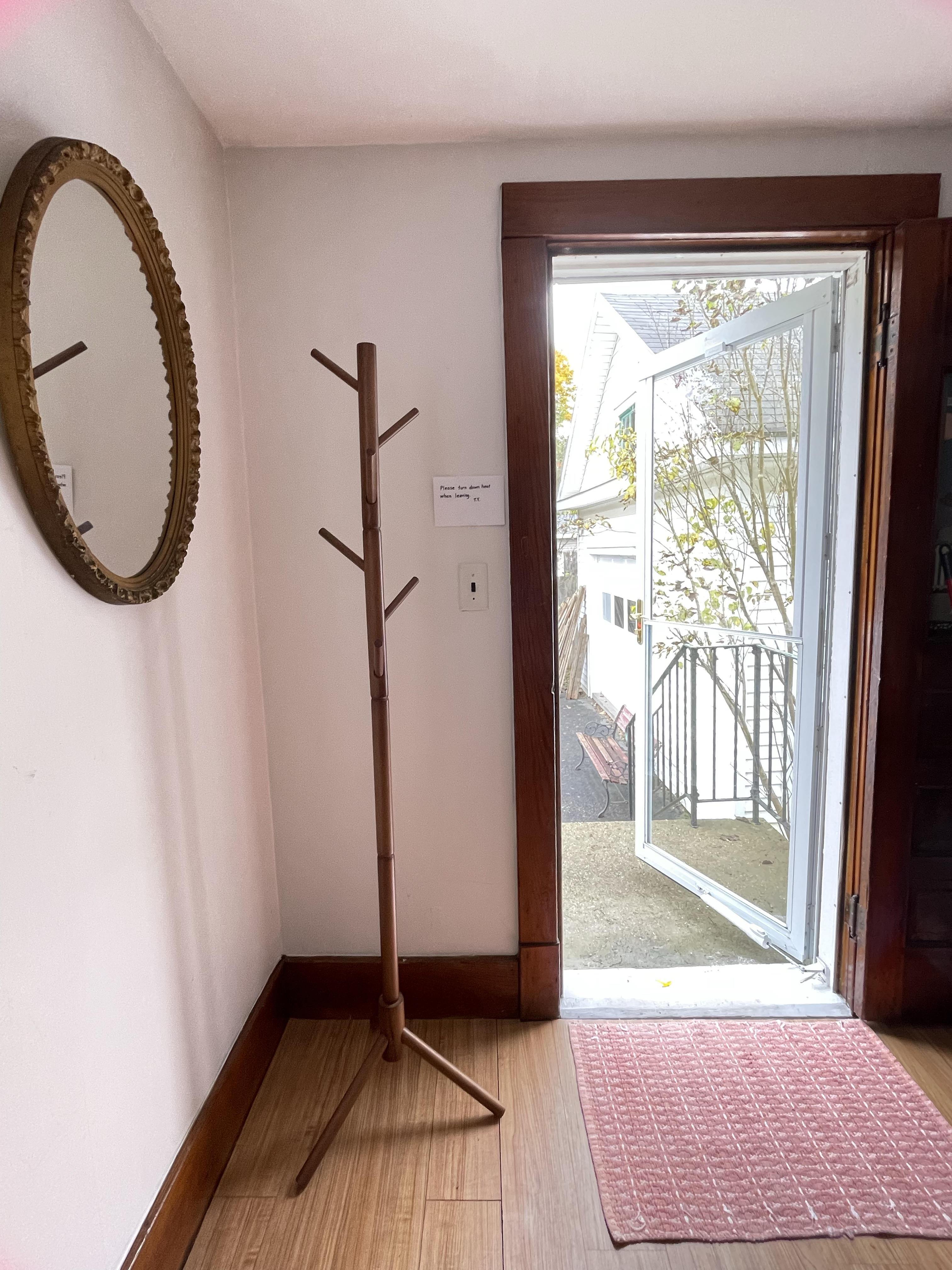 One-bedroom apartment in-town - Photo 3