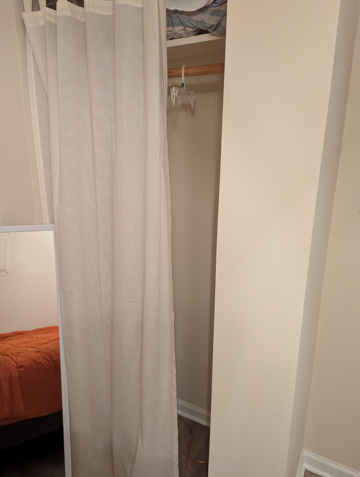 Room for Rent - Photo 2