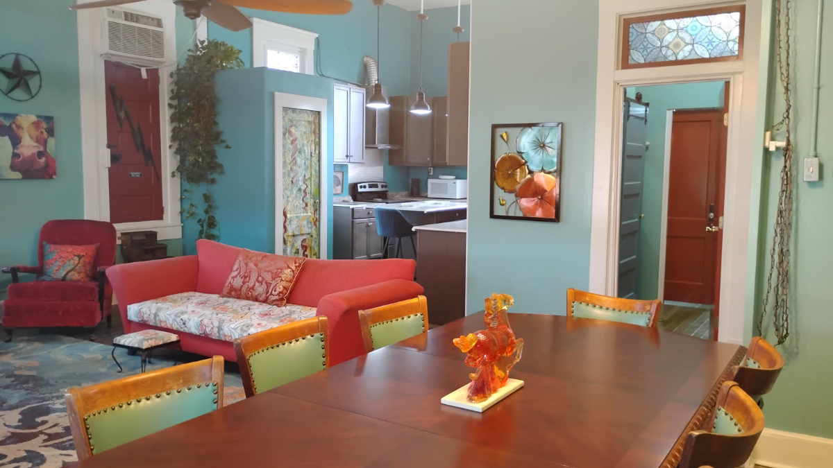 Elegant 2 bedroom Loft Downtown Marlin, Texas - Photo 6