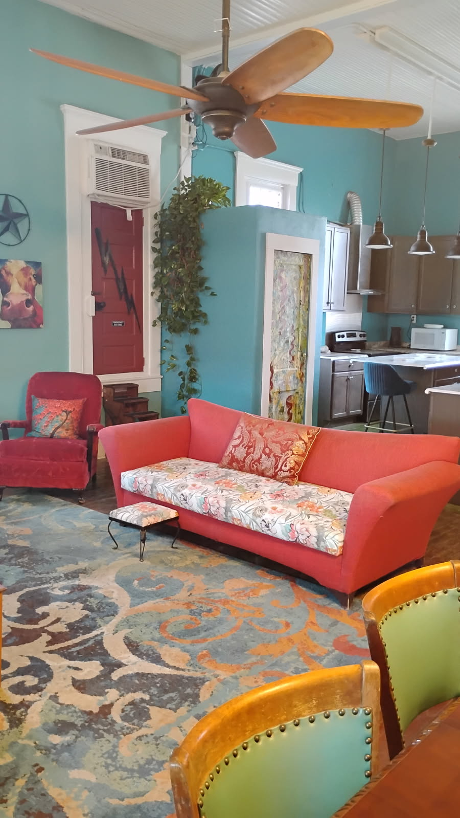 Elegant 2 bedroom Loft Downtown Marlin, Texas - Photo 4
