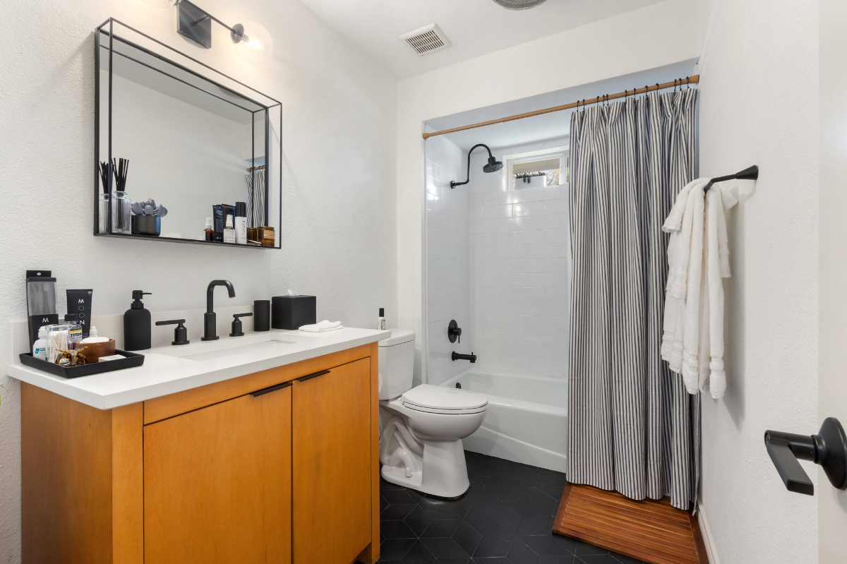 Spacious 3BR Furnished Home | Perfect for Relocation & Home Renovations | Prime DFW Location - Photo 11
