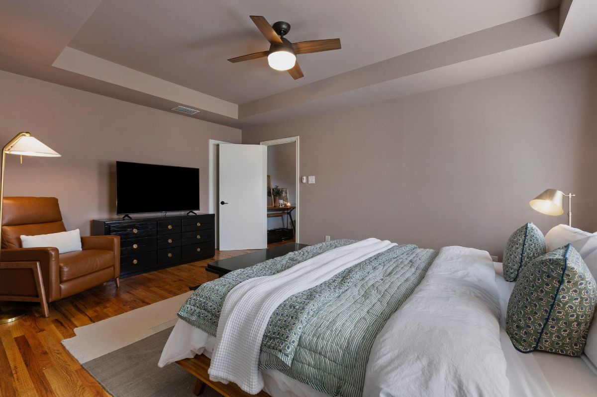 Spacious 3BR Furnished Home | Perfect for Relocation & Home Renovations | Prime DFW Location - Photo 4