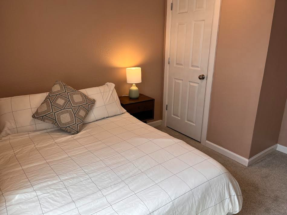 Cozy Basement Room 1 - Photo 3