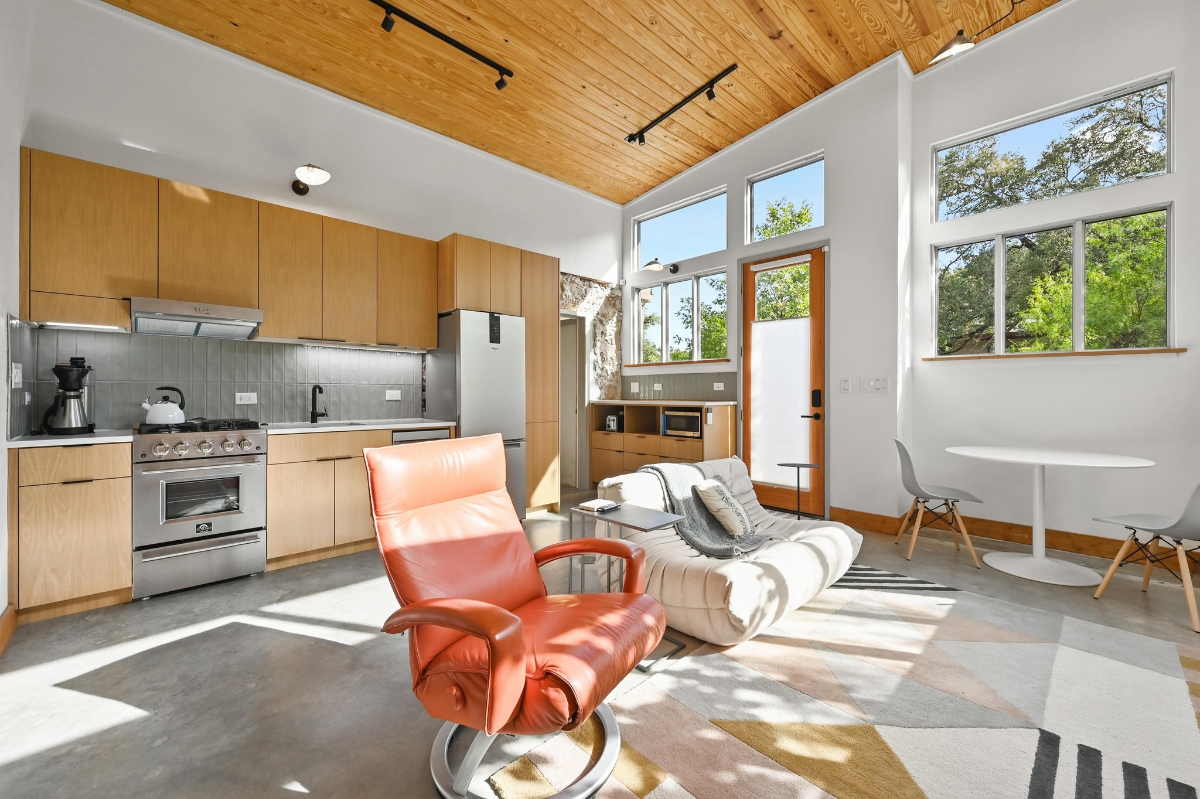 Light filled 1-1 Casita - Photo 1