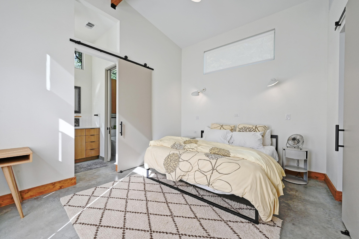 Light filled 1-1 Casita - Photo 7