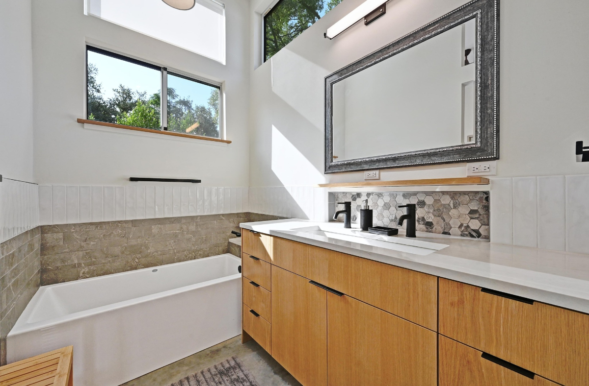Light filled 1-1 Casita - Photo 9