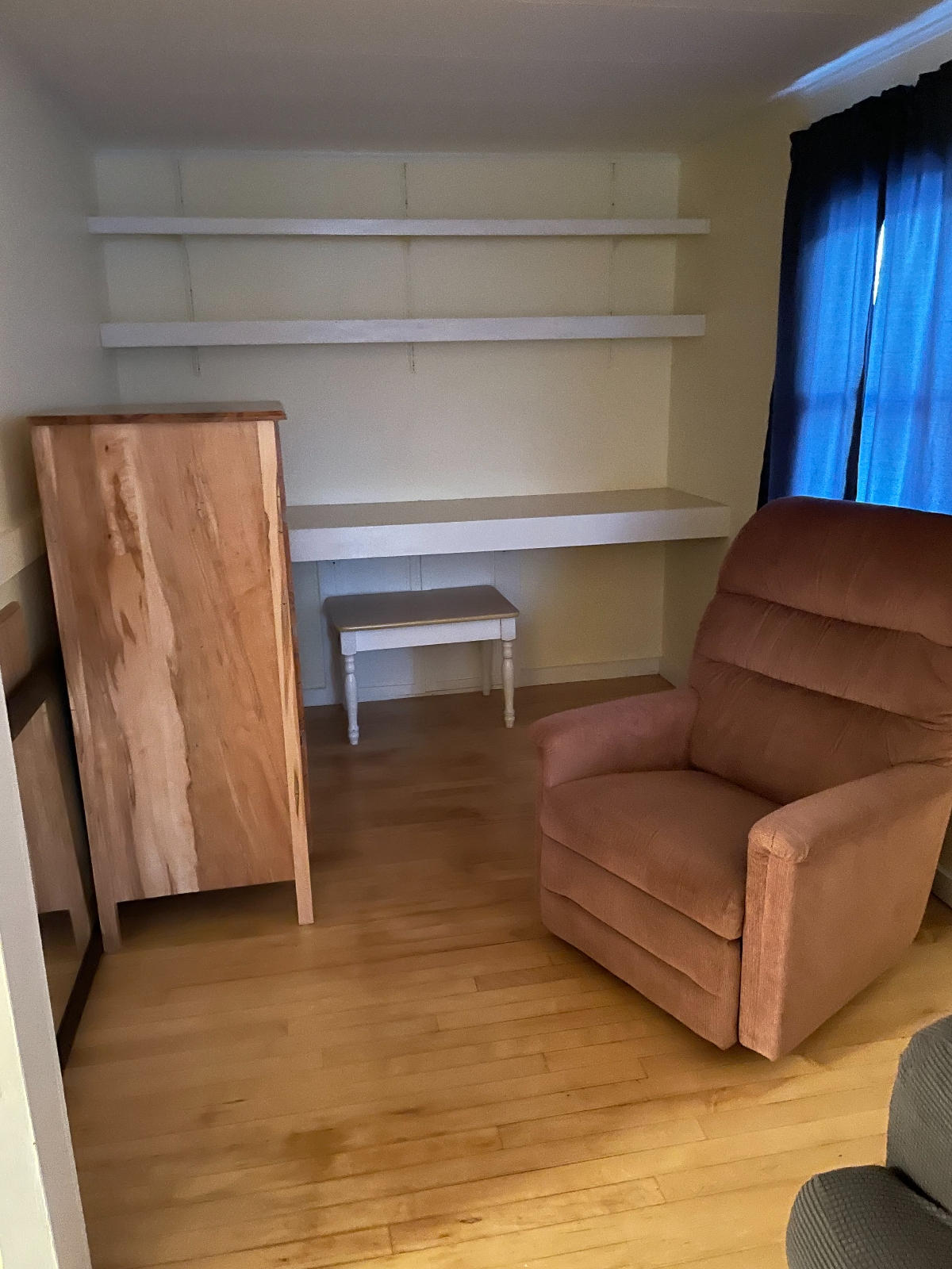 Upstairs Garage Apartment - Quiet Neighborhood - Photo 4