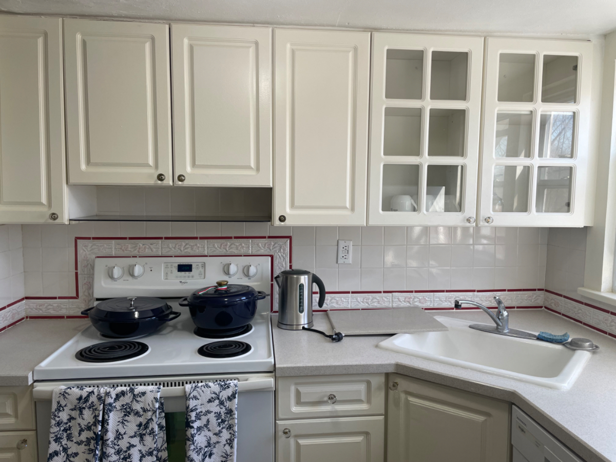Amenities two-bedroom first floor apartment in historic New Paltz - Photo 4