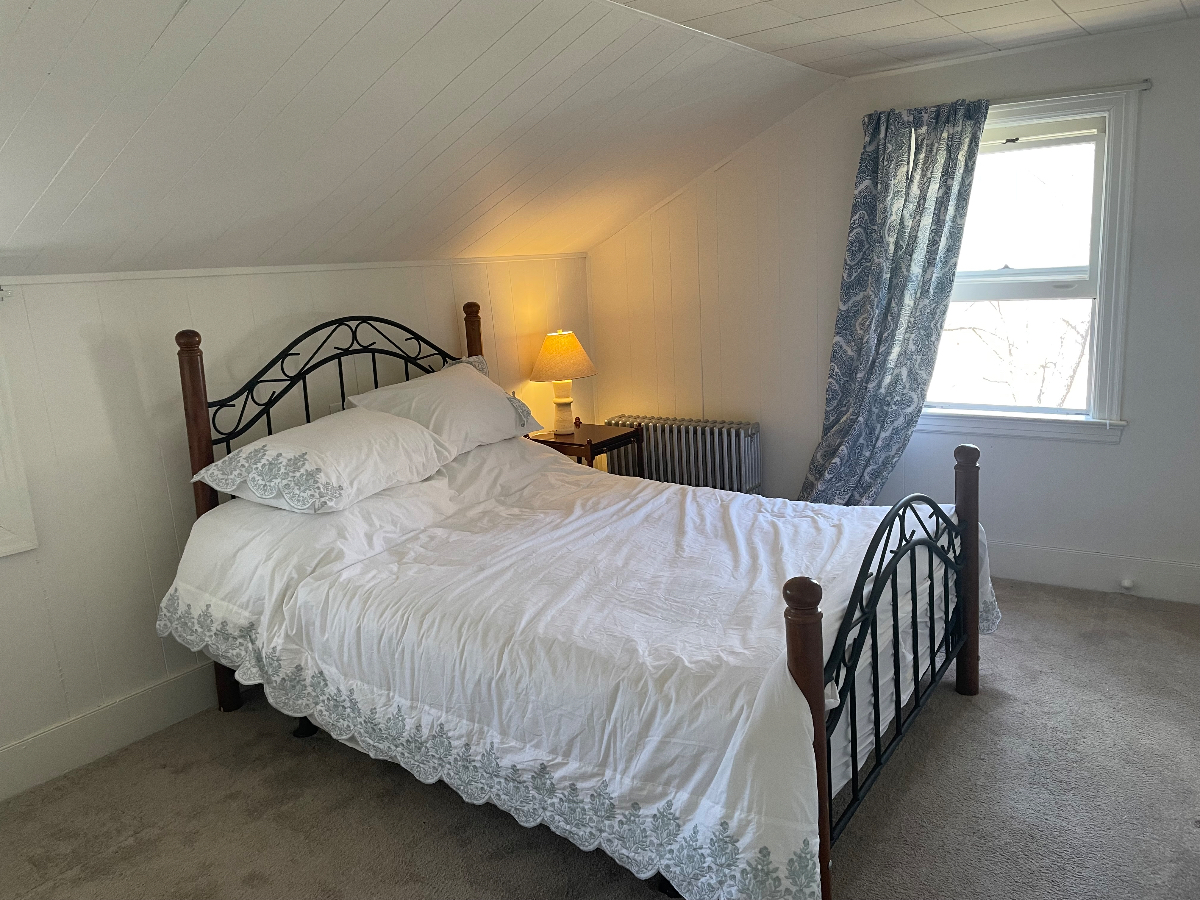 Amenities two-bedroom first floor apartment in historic New Paltz - Photo 5