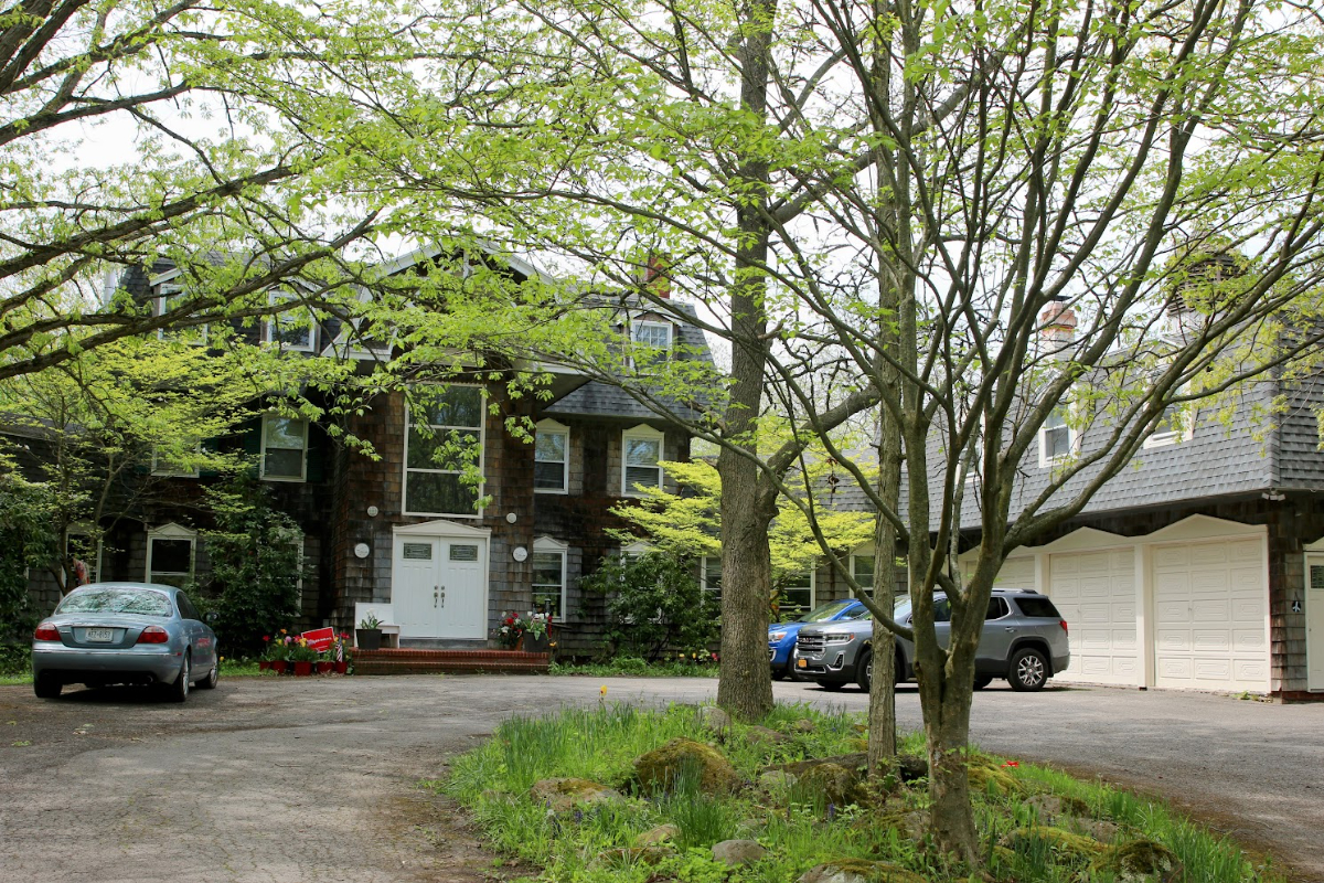 Stunning Private Quarters on a Private Estate - Photo 10