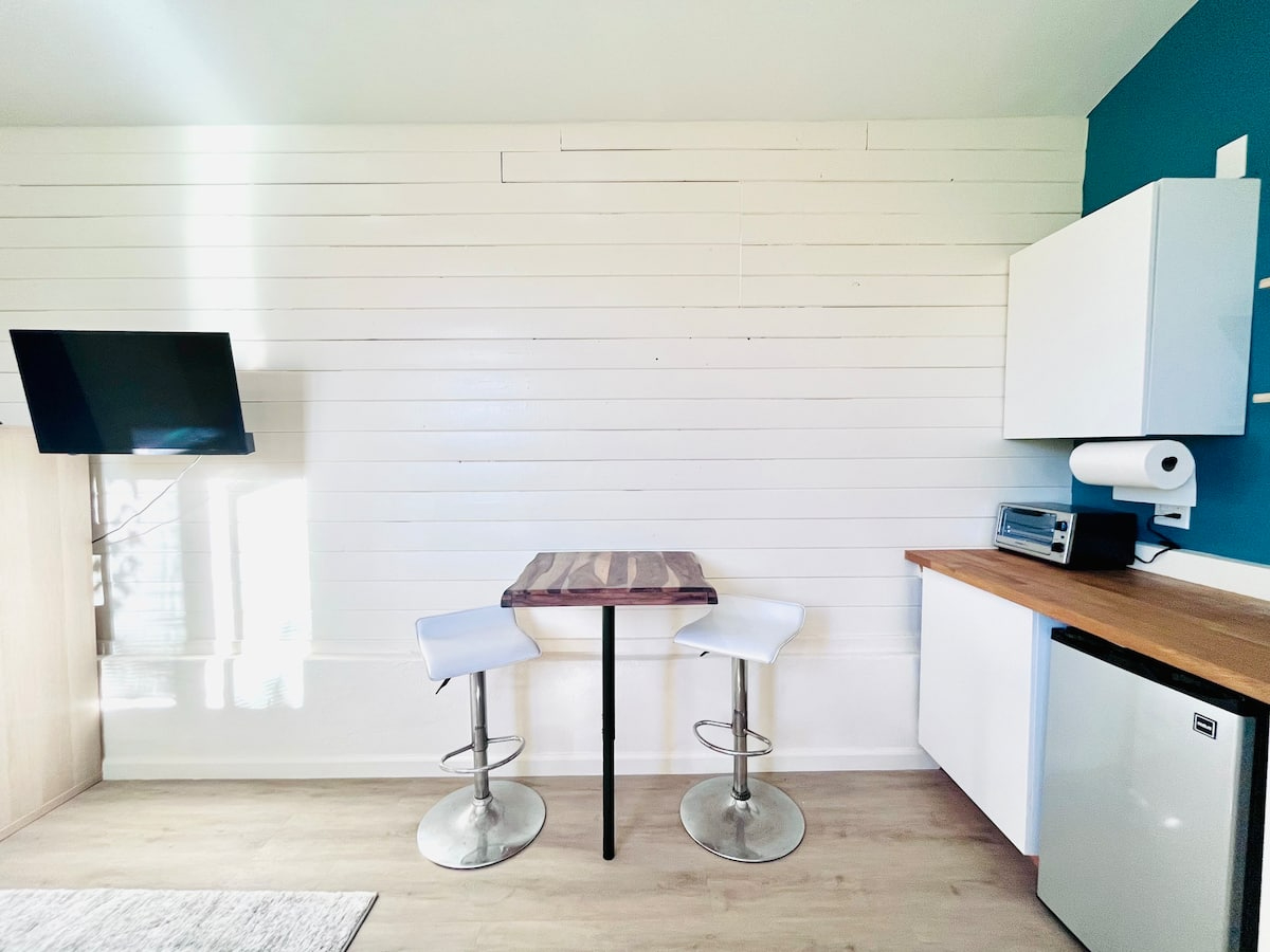 Le Petit Laurel - Quiet & Private Studio in South Park with Gated Yard - Photo 3