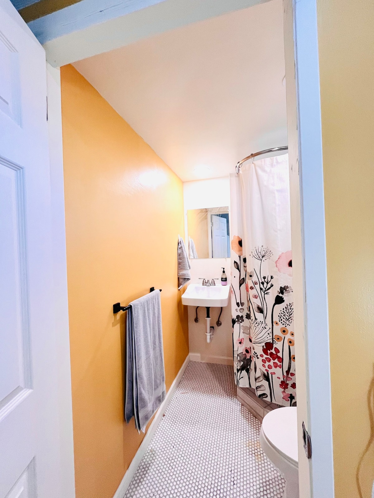 Le Petit Laurel - Quiet & Private Studio in South Park with Gated Yard - Photo 4