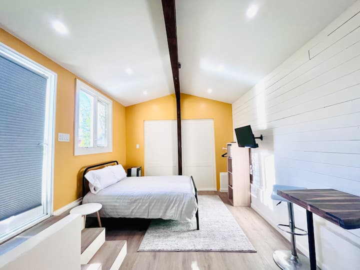 Le Petit Laurel - Quiet & Private Studio in South Park with Gated Yard - Photo 2