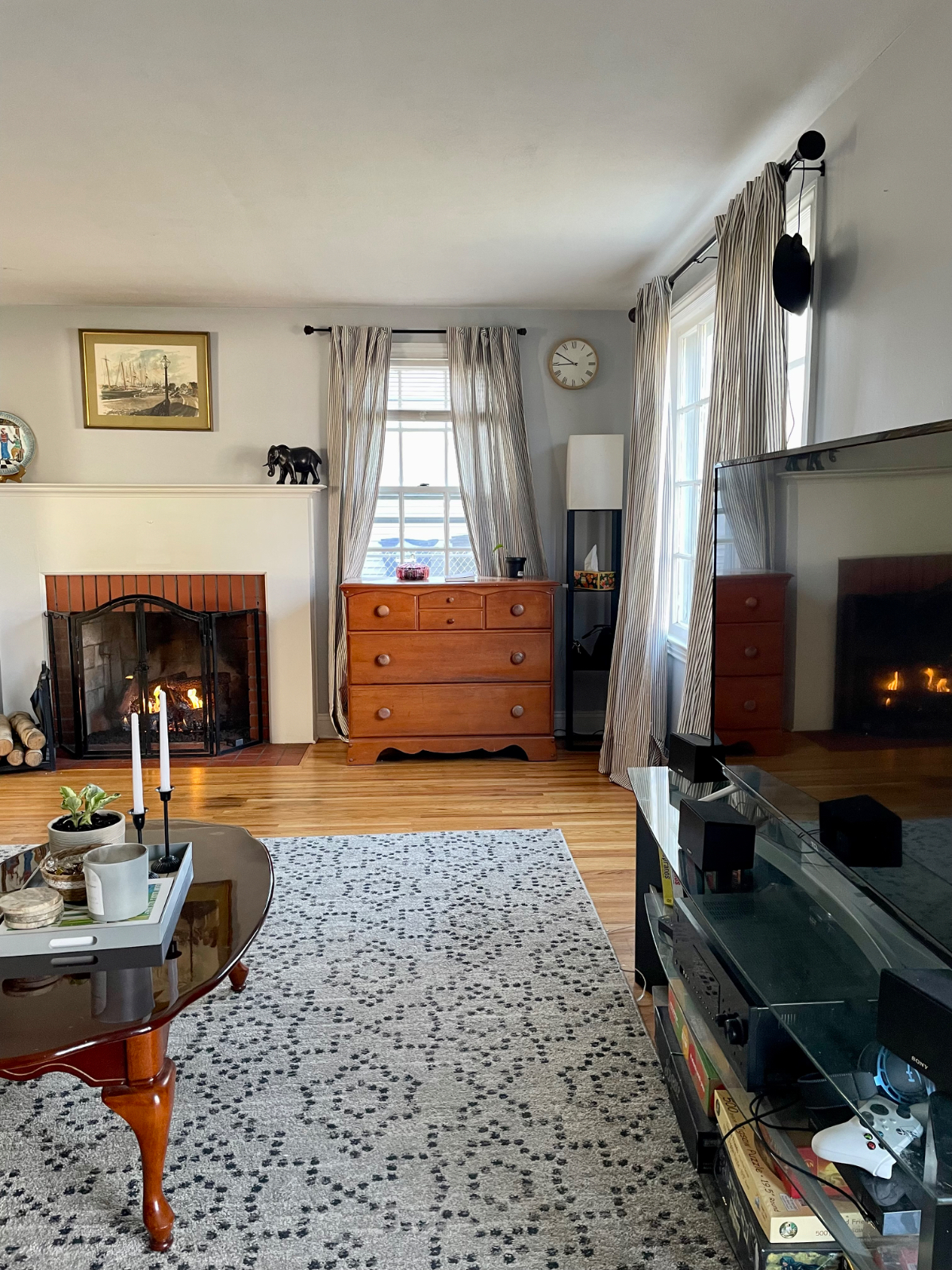 Charming home next to scenic park with enclosed yard and private garden - Photo 3