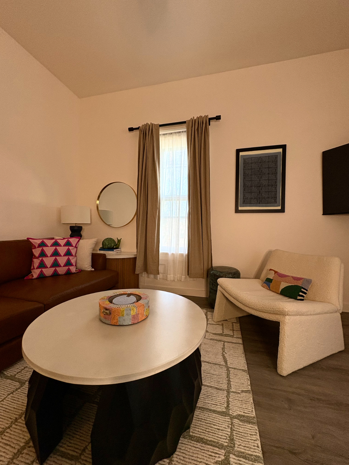 Centrally located newly updated and immaculately curated vibe - Photo 12