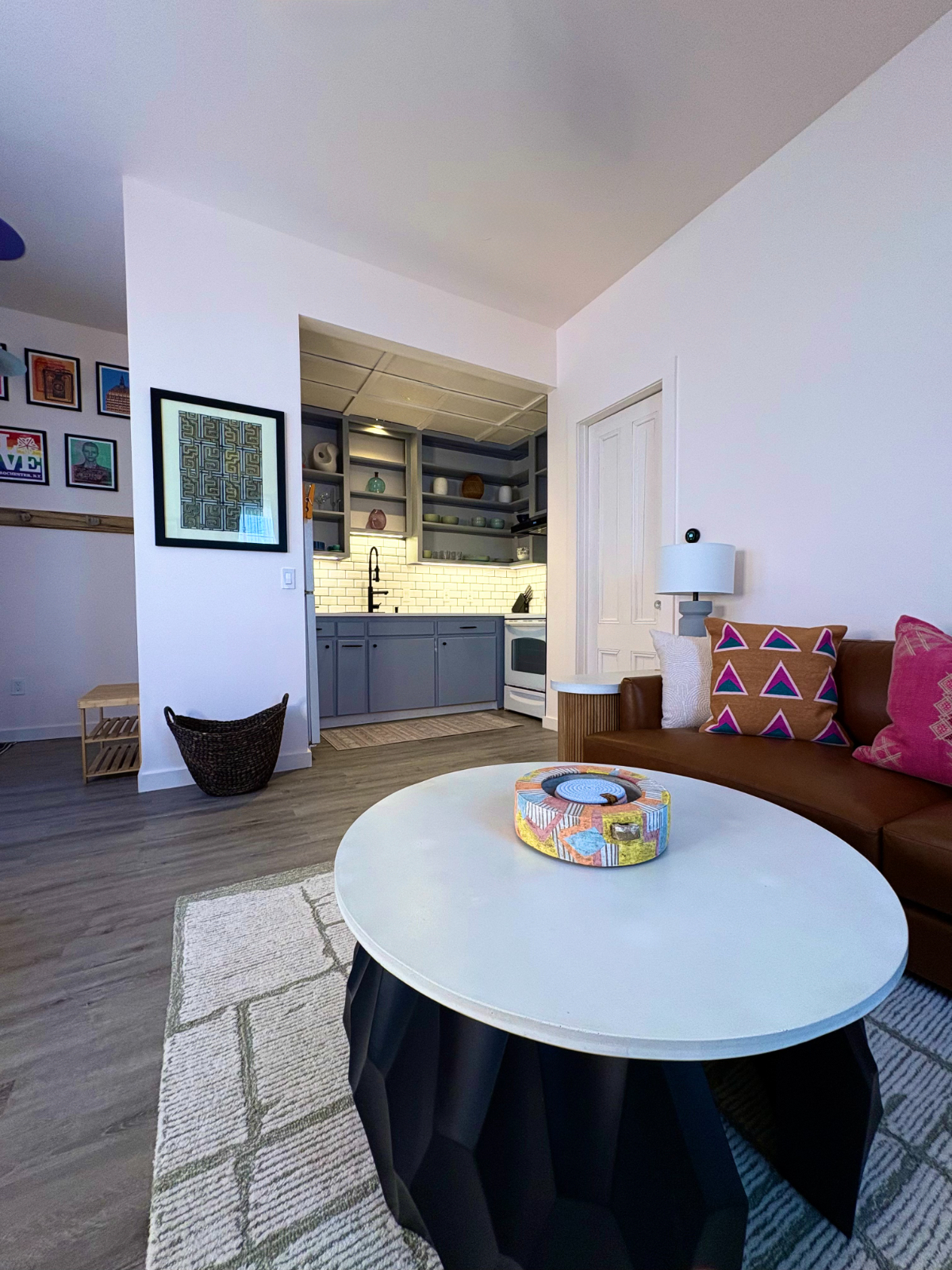 Centrally located newly updated and immaculately curated vibe - Photo 6