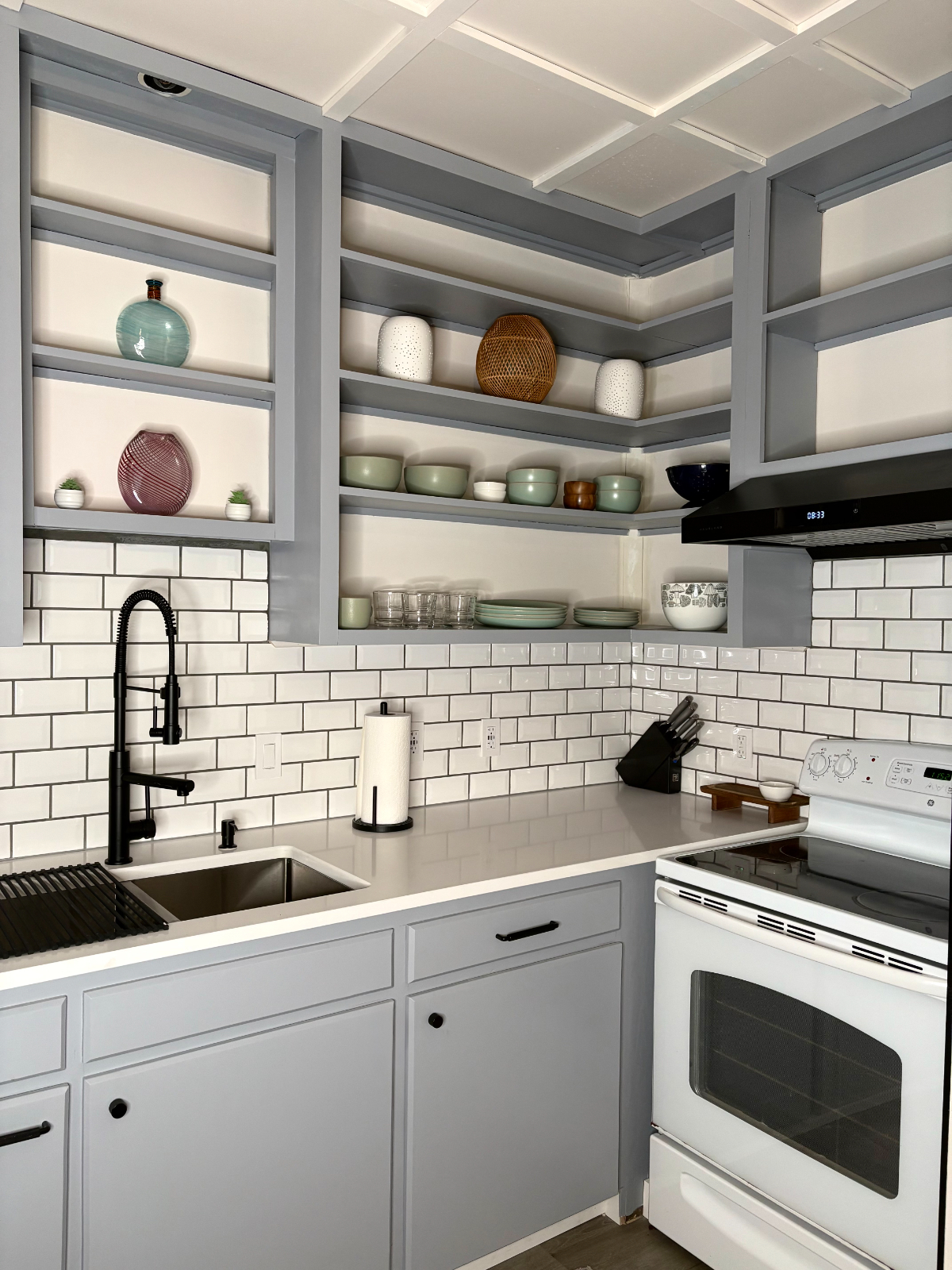 Centrally located newly updated and immaculately curated vibe - Photo 10