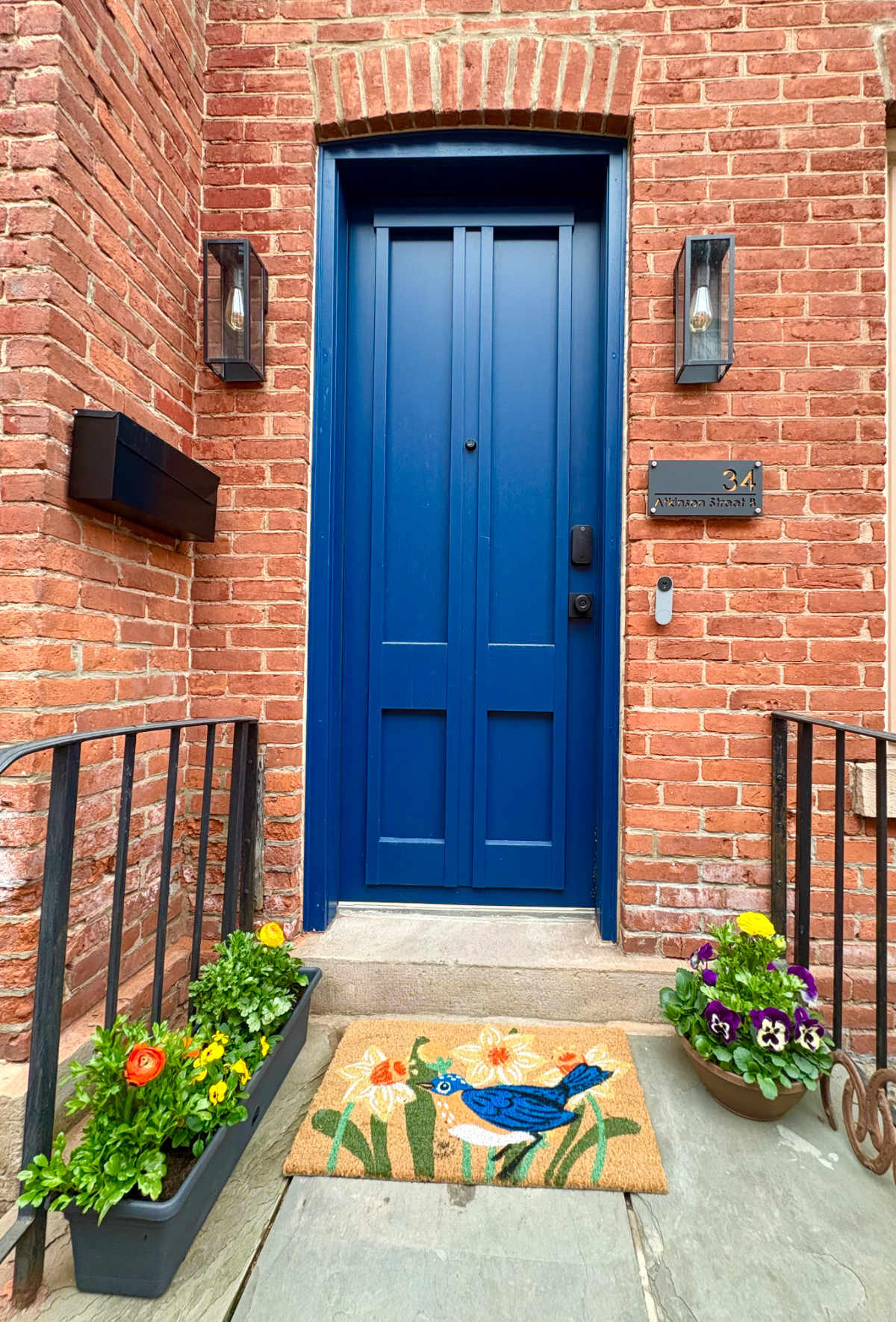 Centrally located newly updated and immaculately curated vibe - Photo 3