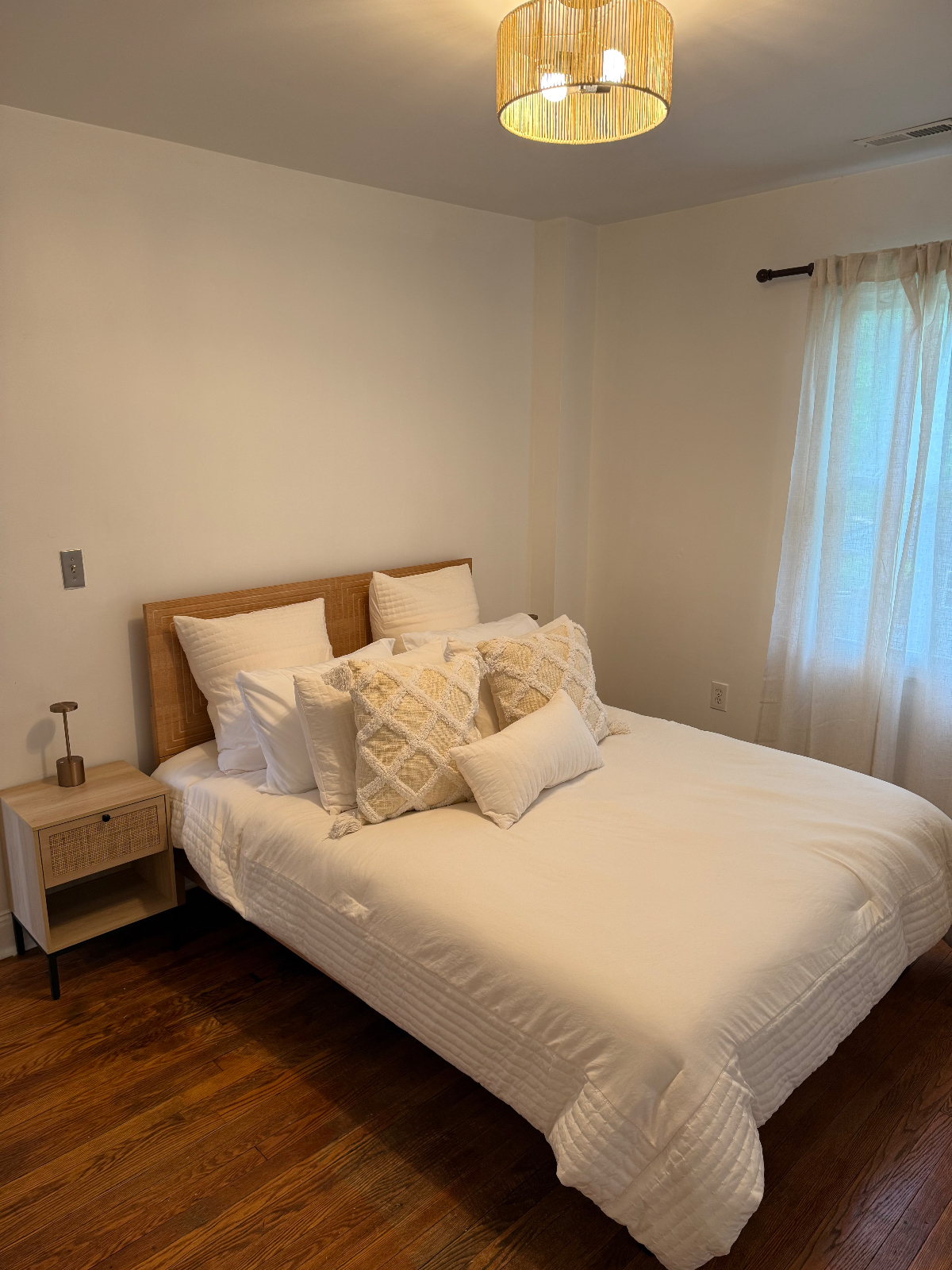 Newly updated 3 bedroom single family home - Photo 4