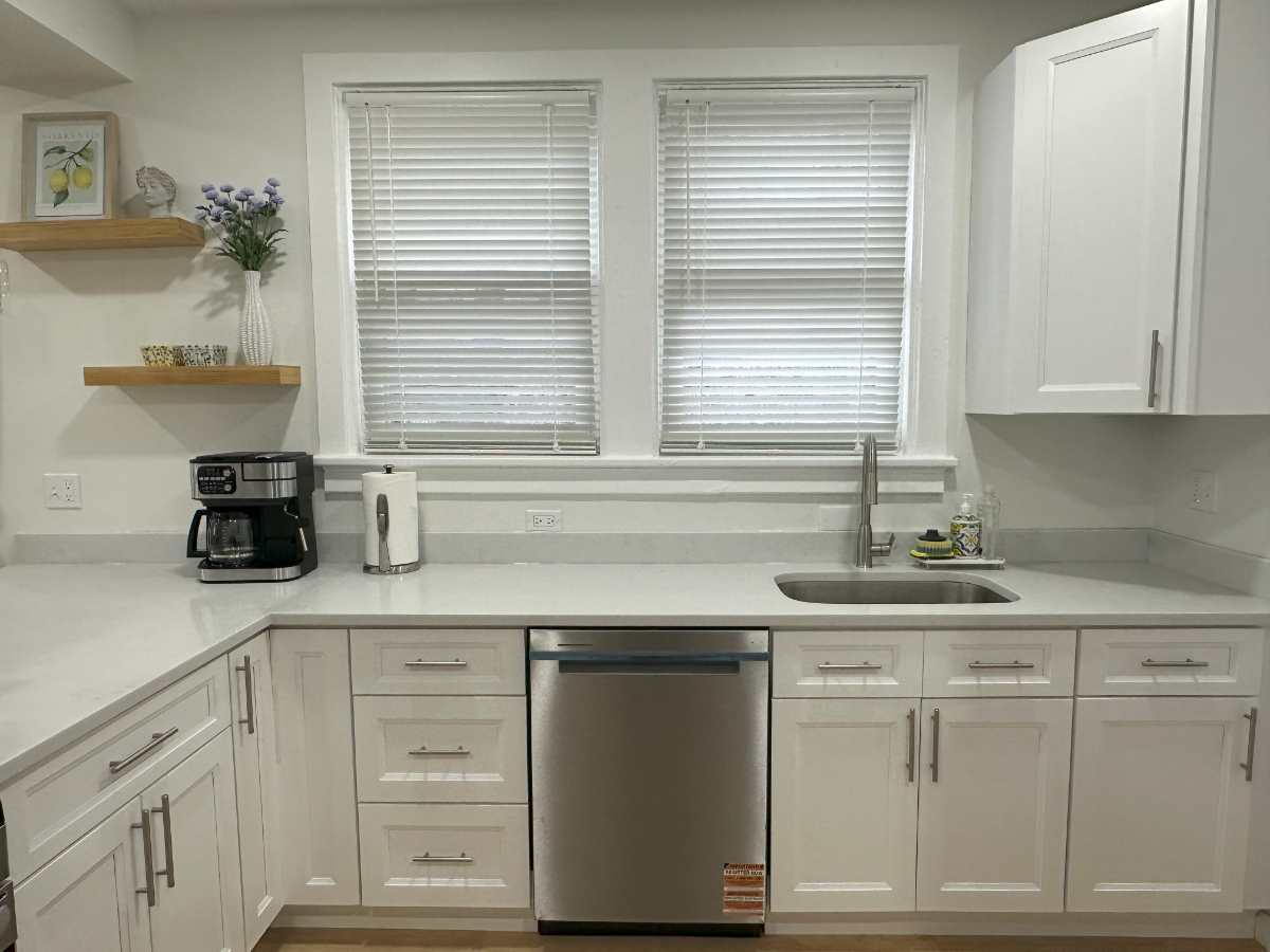 Modern Luxury Upgraded 3BR/2BA Apartment in the Heart of Squirrel Hill - Photo 2