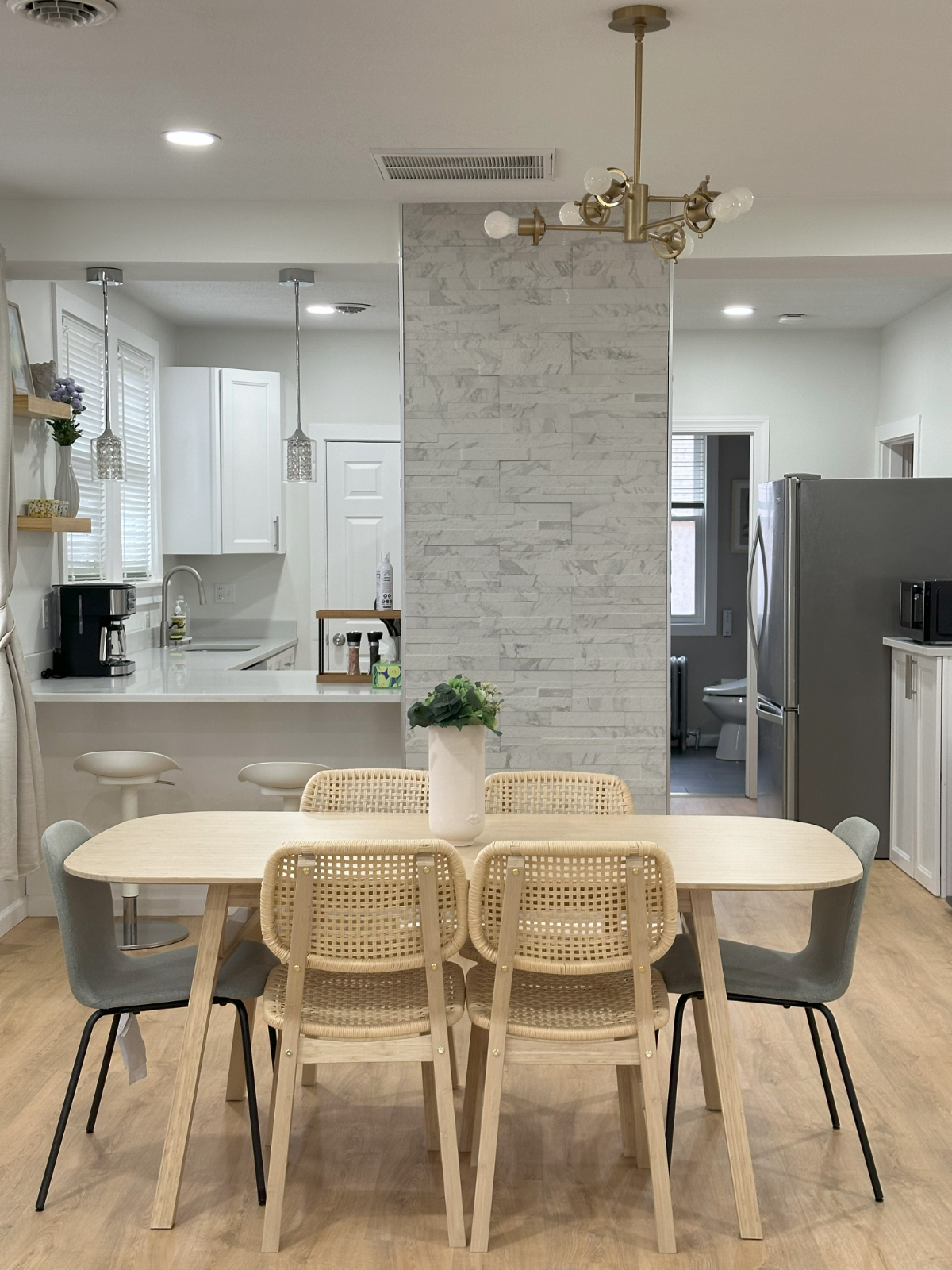 Modern Luxury Upgraded 3BR/2BA Apartment in the Heart of Squirrel Hill - Photo 6
