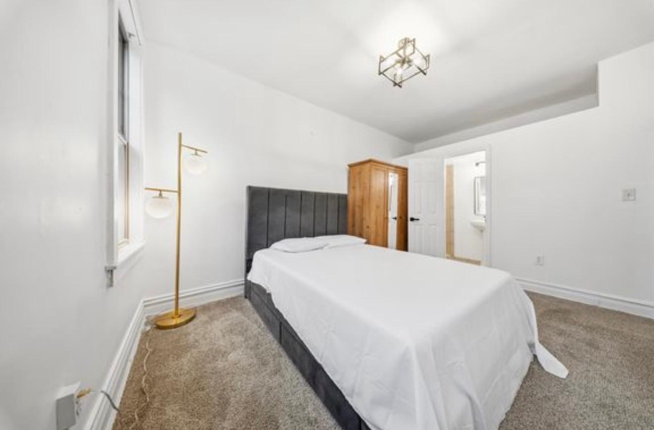 Private room and bath in Columbia Heights - Photo 3