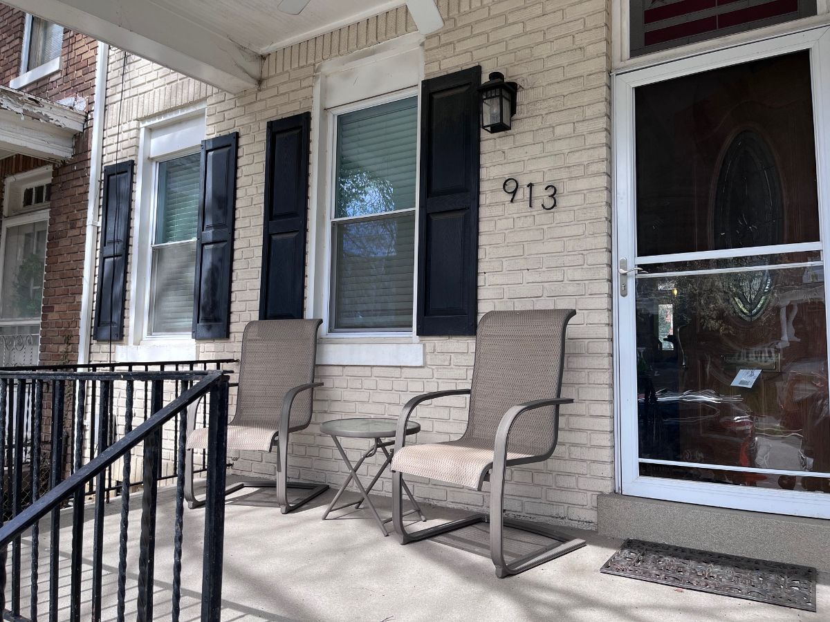 Beautiful Two Bedroom Row House in Washington DC - Photo 2