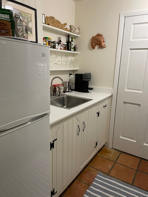 Charming Apt in Heart of the Hamptons - Photo 1