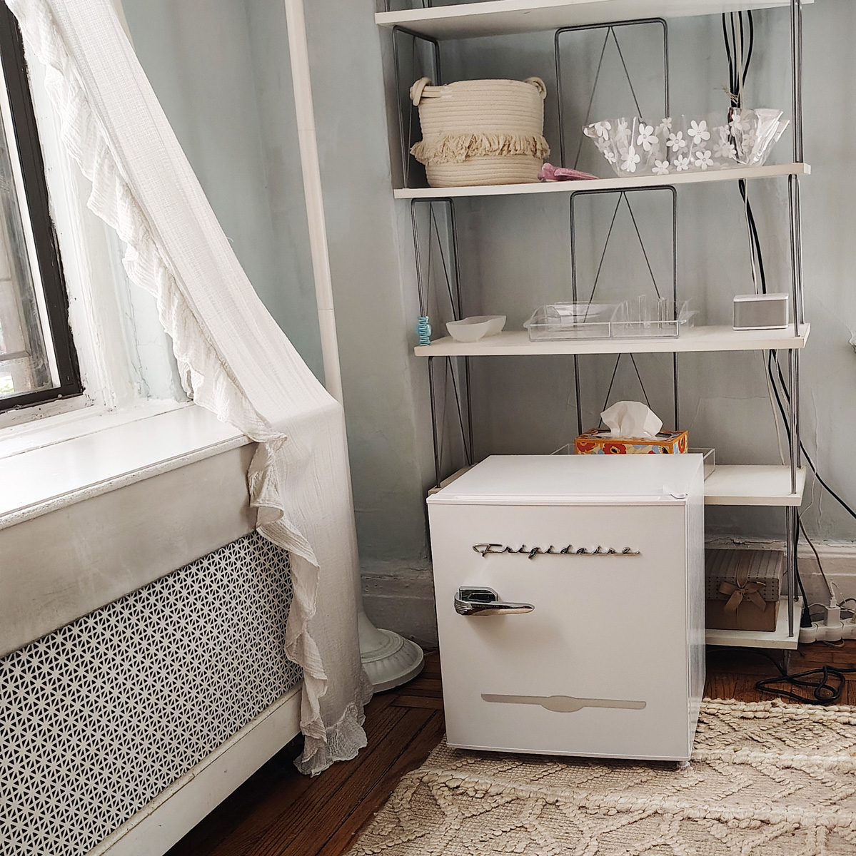 Inviting Upper East Side (Carnegie Hill) Room Near Central Park and Museums. With in-room Mini Fridg - Photo 5