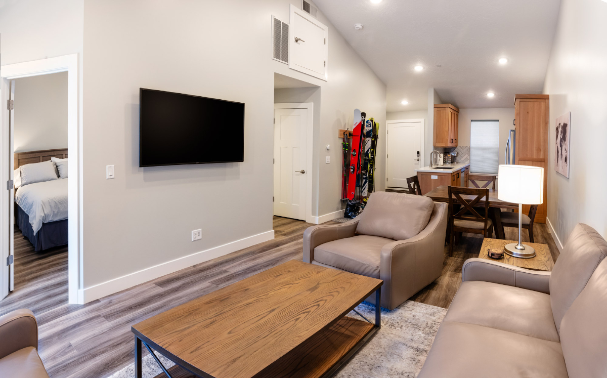 Amazing Location- New 2BR 1 BA Cottonwood Heights apartment near I-215 - Photo 3