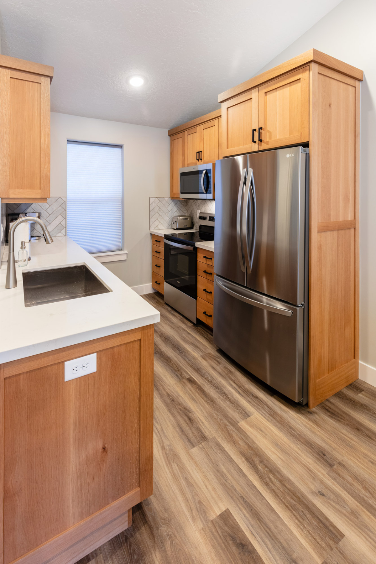 Amazing Location- New 2BR 1 BA Cottonwood Heights apartment near I-215 - Photo 4