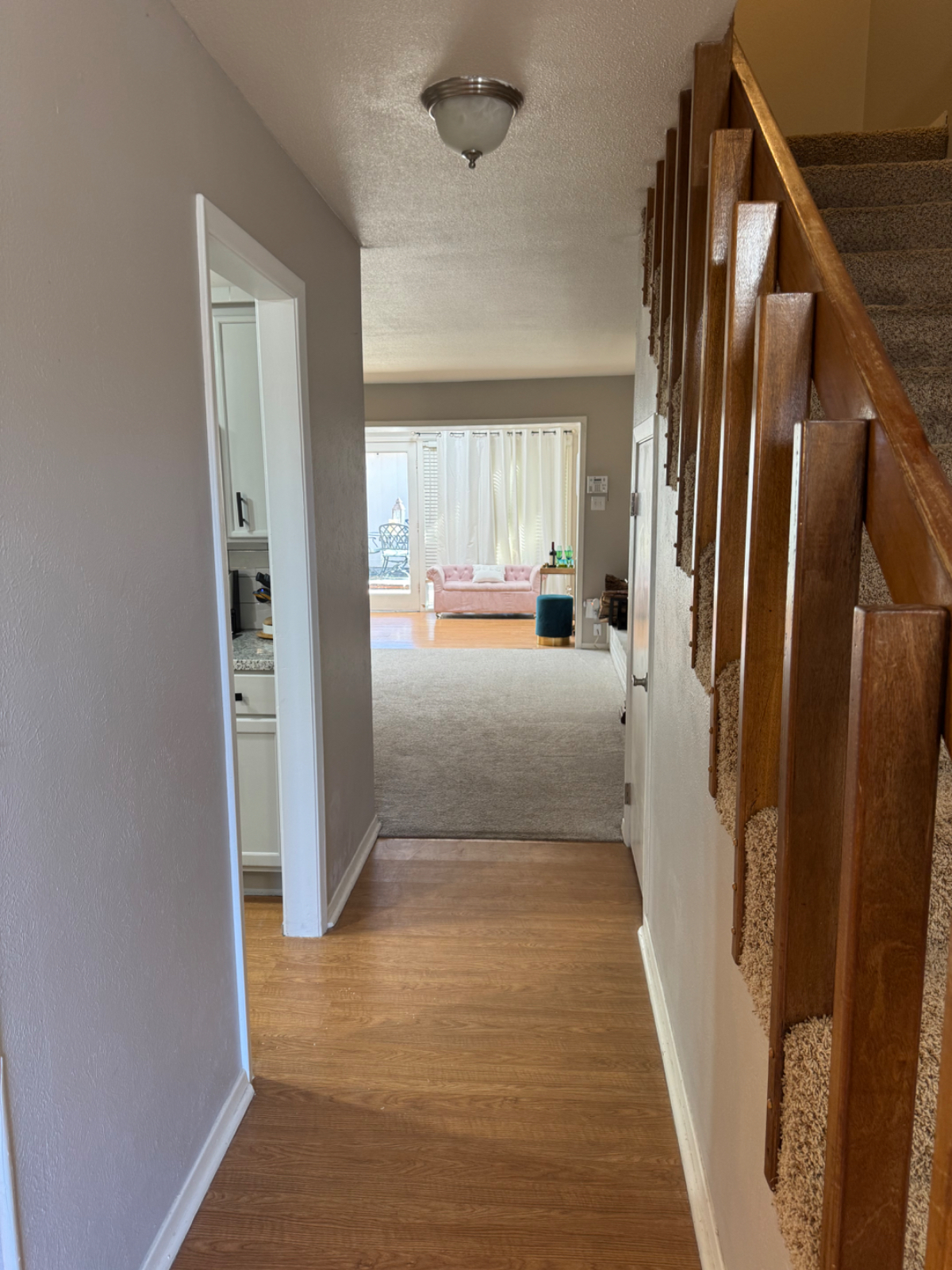 Beautiful Relaxing Secure Townhome close to hospitals - Photo 3